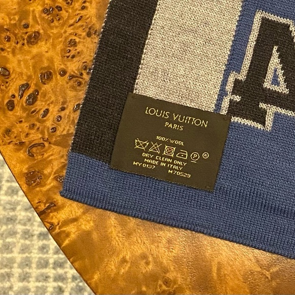 M70529 Echarpes LV League Blue Scarf (Rare Limited Edition Style) - Picture 3 of 8